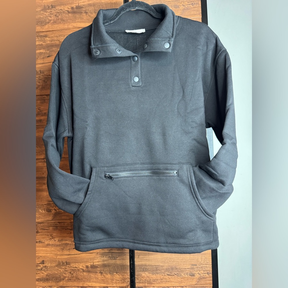 Zenana Outfitters Black Fleece Pullover